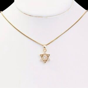 Elegant Gold Star Pendant Necklace